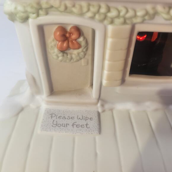 Precious Moments Sugar Town Lighted Train Station Figurine Enesco 150150 1995 - Picture 8 of 16